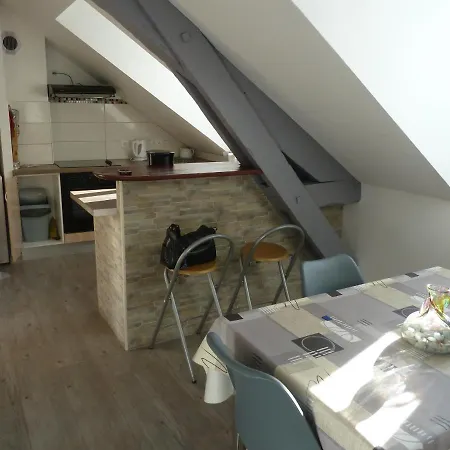 Apartment Dans *